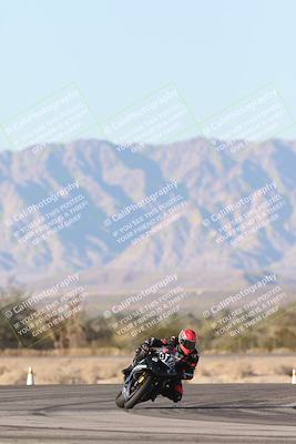 media/Dec-07-2025-CVMA (Sun) [[3e7d2de5dc]]/Race 16-Formula Middleweight/